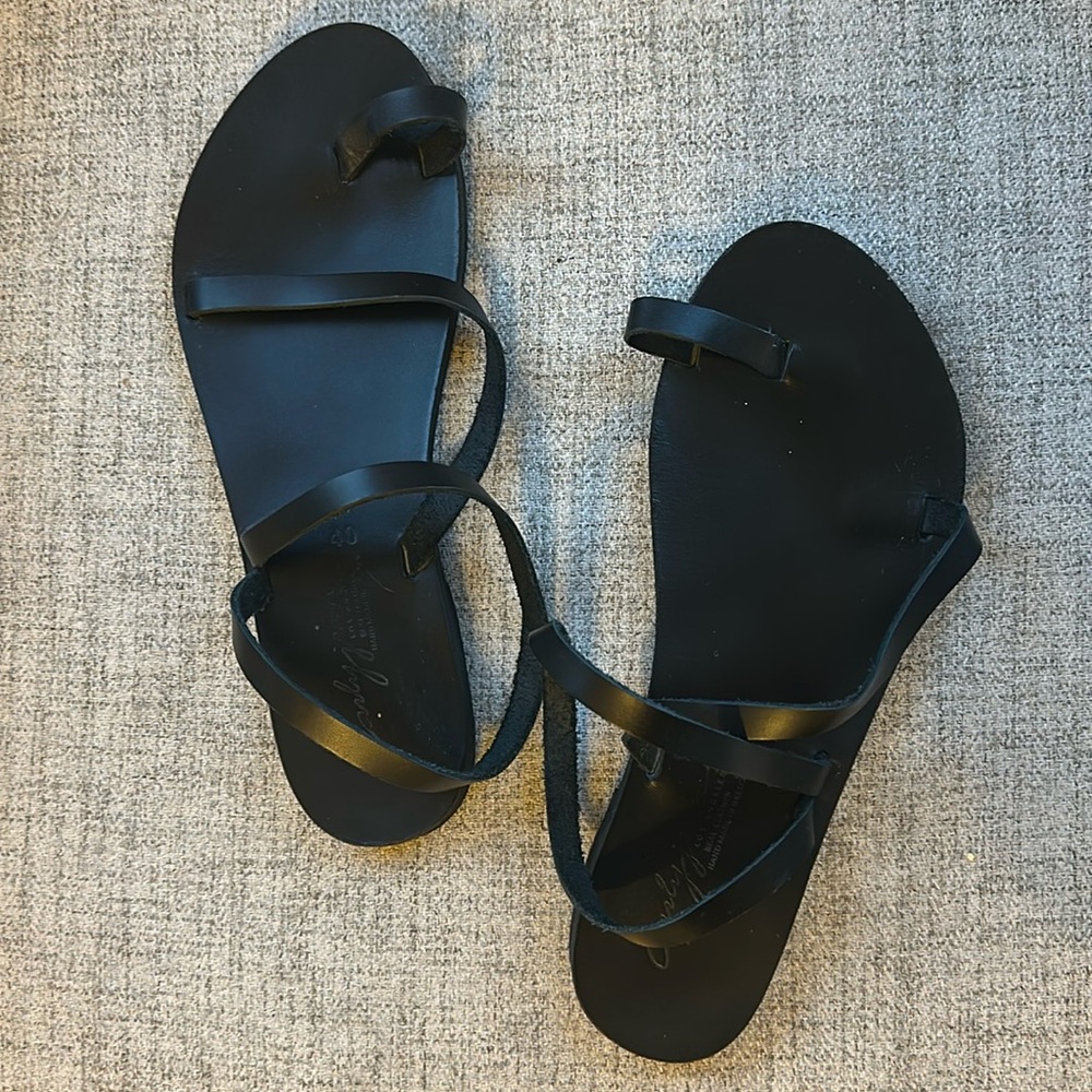 CJLA Black Rhodes sandals